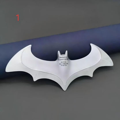 Batman-style knuckle-duster knife